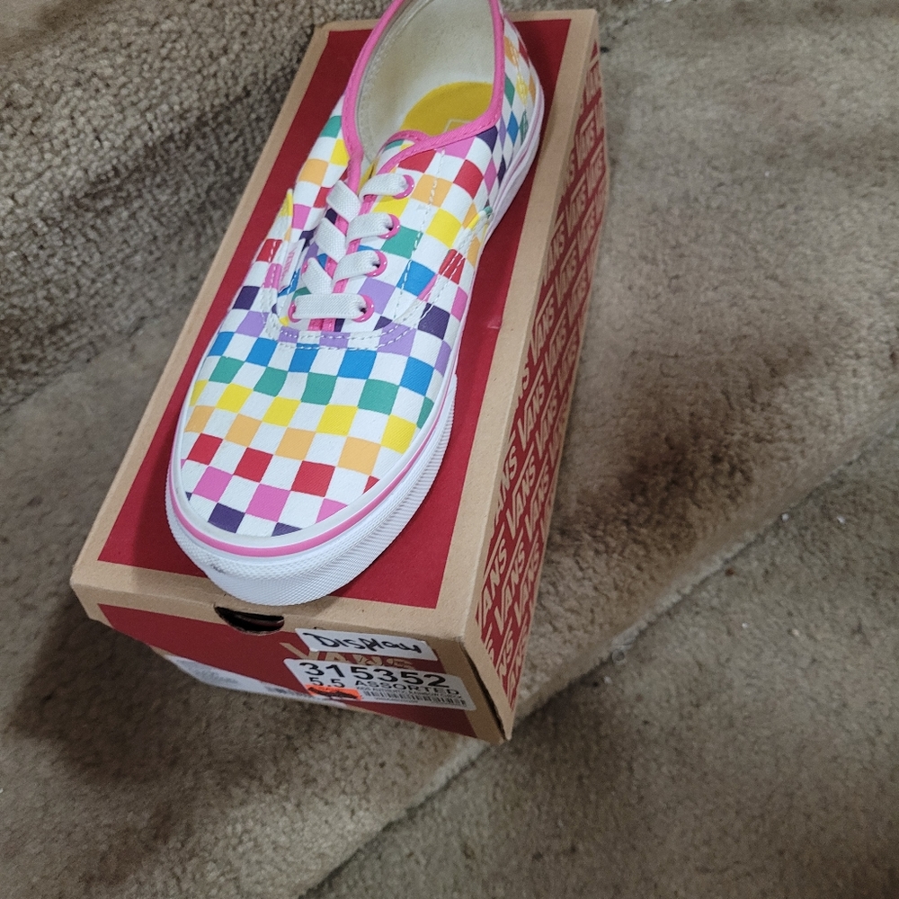 Sneakers - Picture 3 of 4